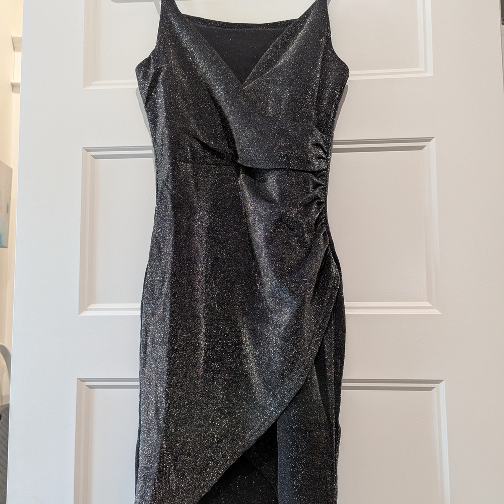 NEW NEVER WORN Elegant Black Sleeveless Dress